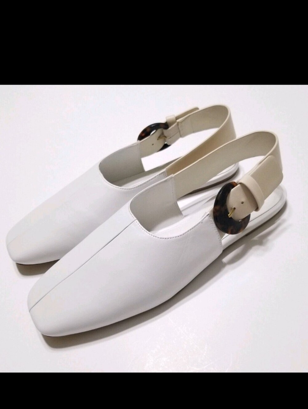 Vince Cadot Tortoise Buckle Leather Slingback Flat in White/Flax